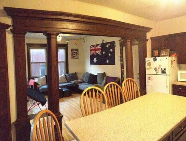 411 Hawthorne Ct in Madison, WI - Building Photo - Building Photo