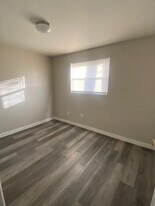 327 Marquis Ave in Wood River, IL - Building Photo