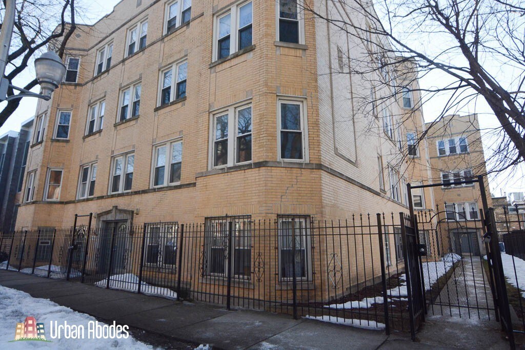 1933 W Crystal St, Unit A05K in Chicago, IL - Foto de edificio