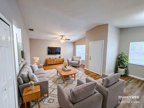 3912 E Powhatan Ave in Tampa, FL - Building Photo - Building Photo