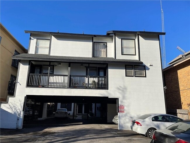 property at 912 W 22 1/2 St