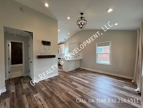 539 N Indiana St in Elmhurst, IL - Building Photo - Building Photo
