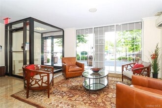 2 Old Mamaroneck Rd in White Plains, NY - Building Photo - Building Photo