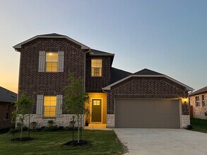 154 Solitude Dr in San Marcos, TX - Foto de edificio - Building Photo