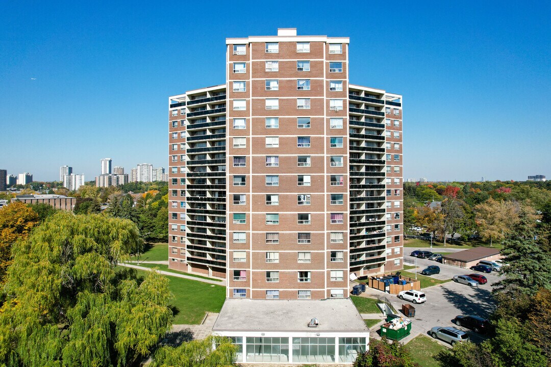 Fairview Place in Toronto, ON - Building Photo