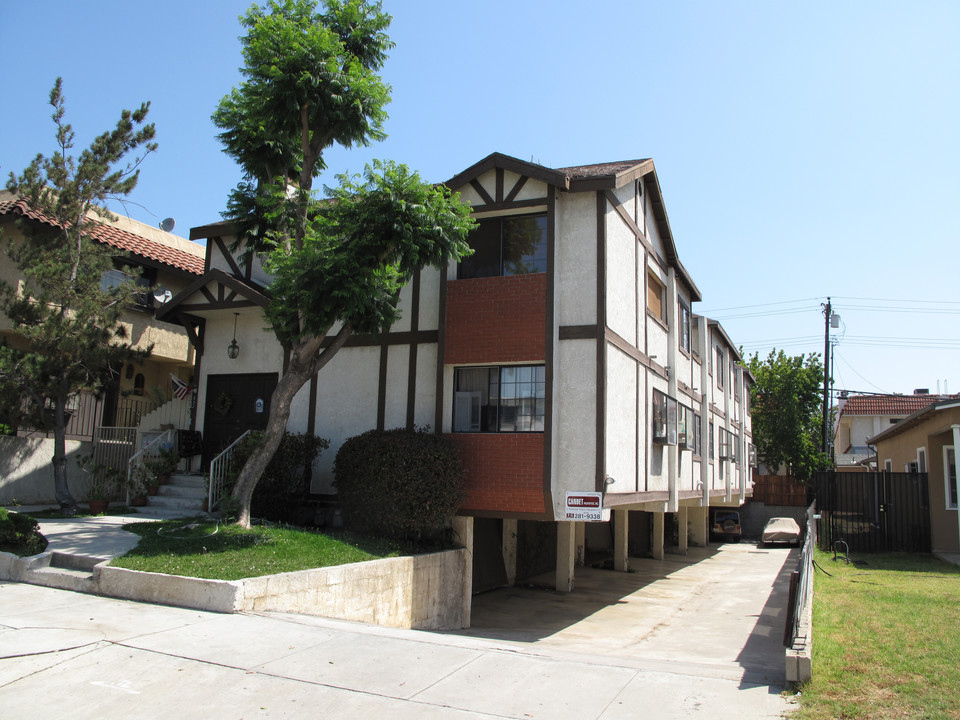 824 N Garfield Ave in Alhambra, CA - Foto de edificio