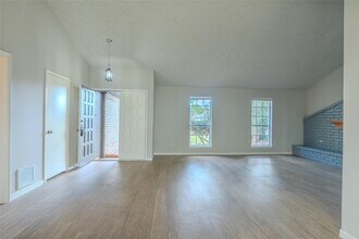 6658 Canyon Way Dr in Houston, TX - Building Photo - Building Photo