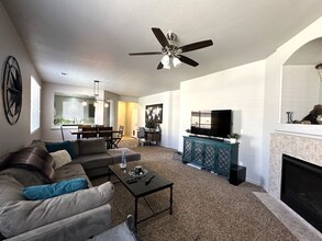 2471 Burtin Dr in Sparks, NV - Foto de edificio - Building Photo