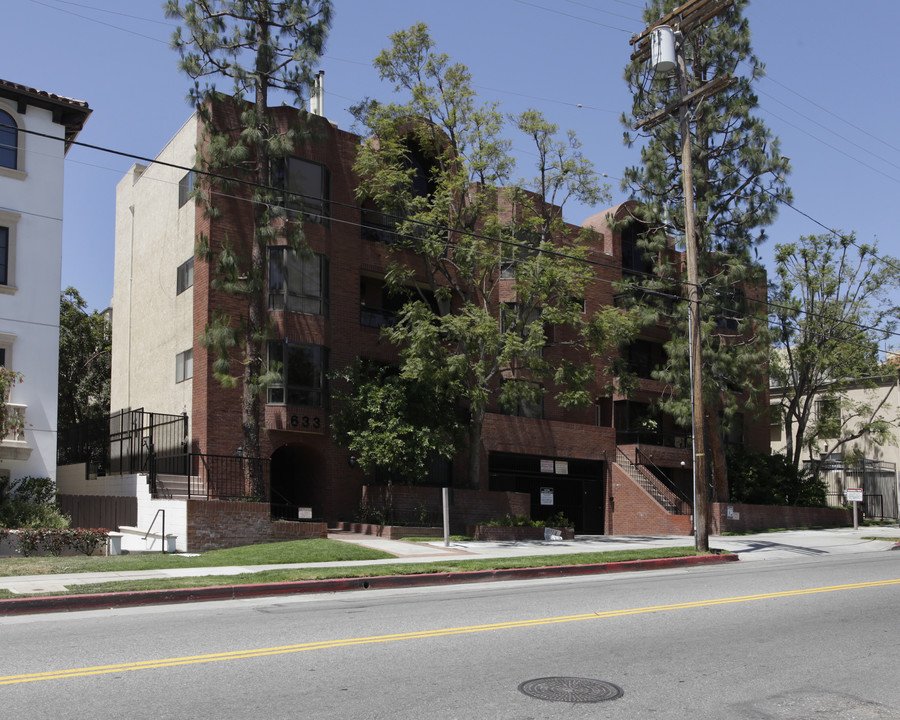 Barrington Apartments in Los Angeles, CA - Building Photo