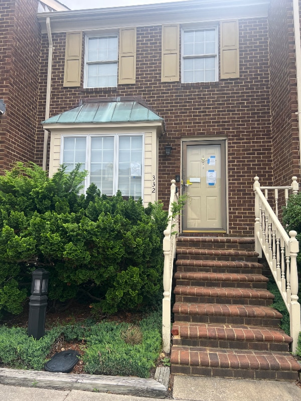 property at 332 Worthington Square