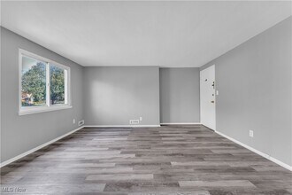 8232 Crudele Dr in Garfield Heights, OH - Building Photo - Building Photo