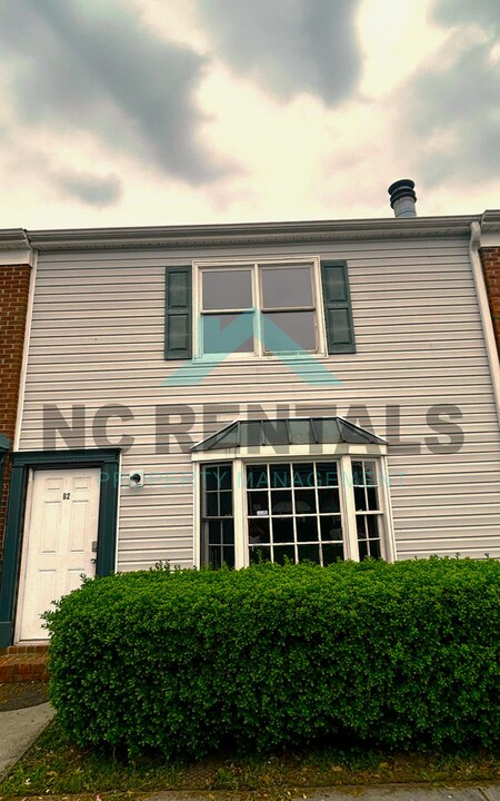 100 Kristin Dr in Greenville, NC - Building Photo