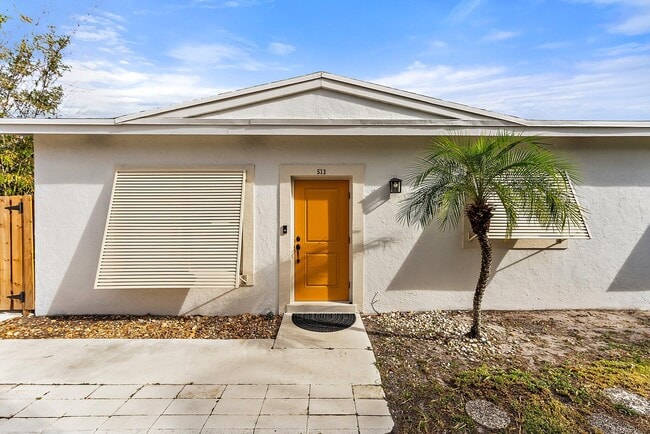 property at 513 E Whitney Dr