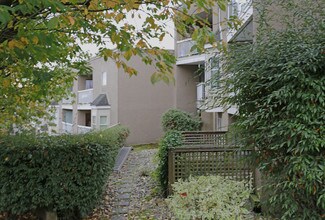 Kinnaird Place in New Westminster, BC - Building Photo - Building Photo