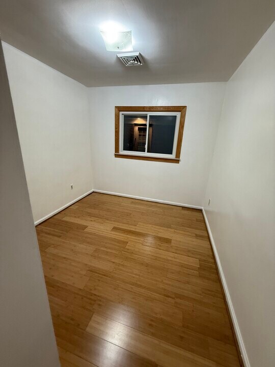 5654 Burger St in Dearborn Heights, MI - Building Photo