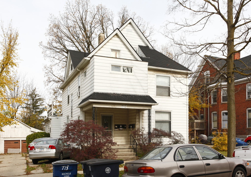 715 Lawrence St in Ann Arbor, MI - Foto de edificio