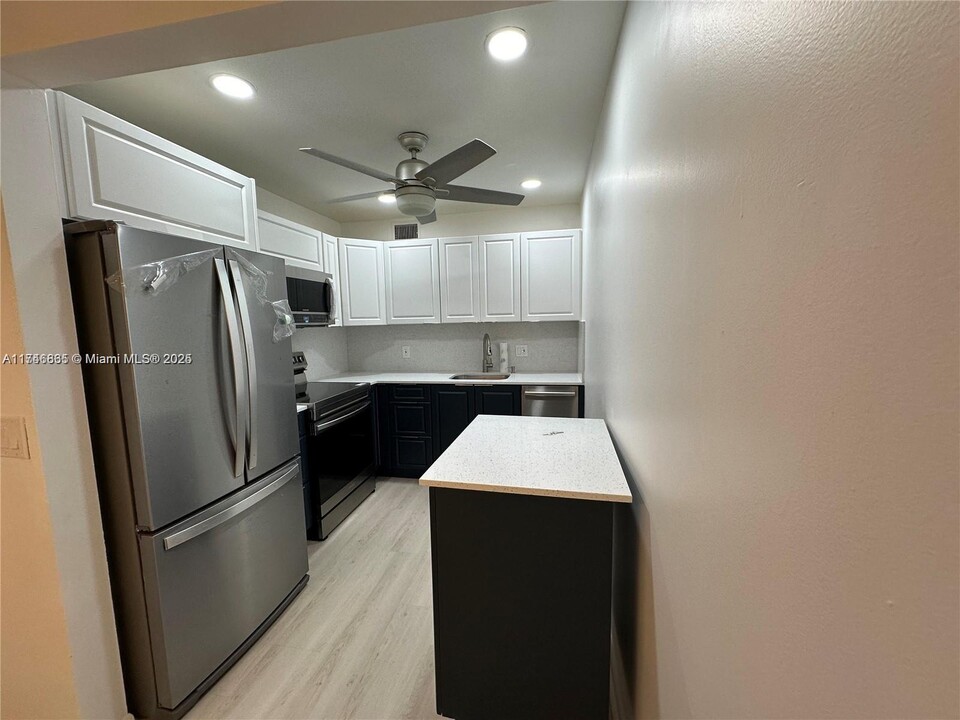 850 SW 133rd Ter, Unit # 405B in Pembroke Pines, FL - Building Photo