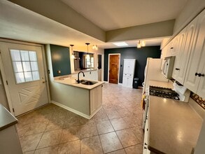 344 Fairview Ave in West Chicago, IL - Building Photo - Building Photo