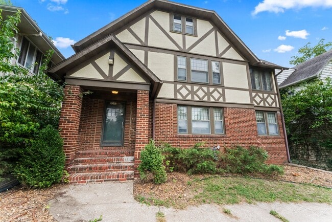 5341 Holmes St in Kansas City, MO - Building Photo - Building Photo