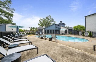 2020 Plantation Dr in Conroe, TX - Building Photo