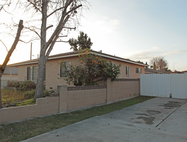 9450-9454 Park St in Bellflower, CA - Building Photo - Building Photo