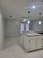 2401 S Jackson Rd in Pharr, TX - Foto de edificio - Building Photo