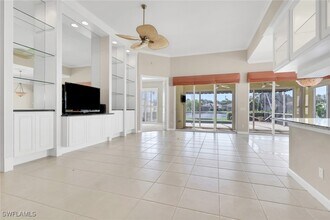 3888 Valentia Way in Naples, FL - Building Photo - Building Photo
