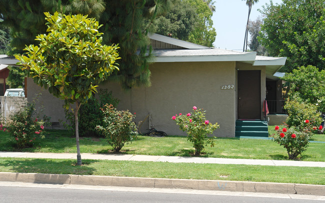 1382 El Molino Ave in Pasadena, CA - Building Photo - Building Photo