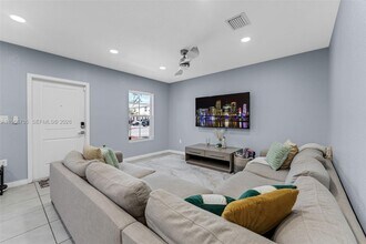 465 NE 5th Pl in Florida City, FL - Building Photo - Building Photo