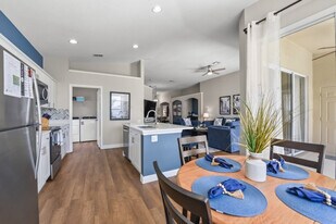 8022 King Palm Cir in Kissimmee, FL - Building Photo