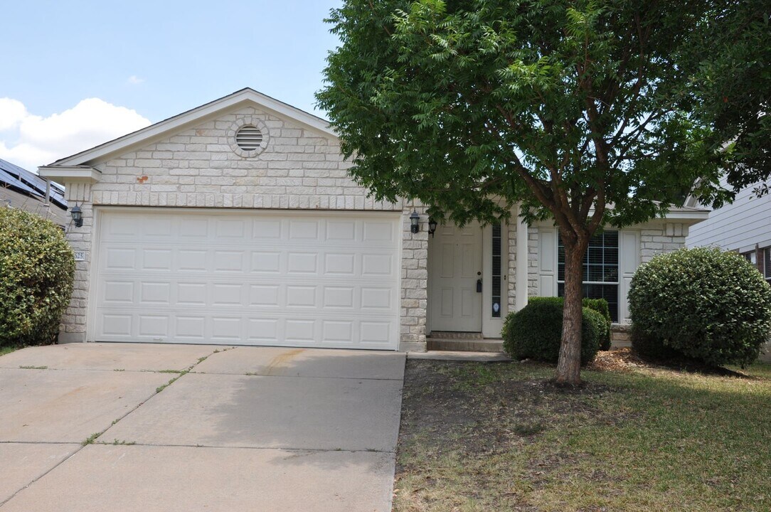 10625 Royal Tara Cove in Austin, TX - Foto de edificio