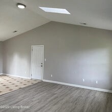 4613 Beechbrook Rd in Louisville, KY - Foto de edificio - Building Photo