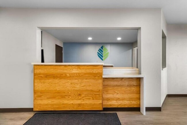 1044 W Ave O 8 in Palmdale, CA - Foto de edificio - Building Photo