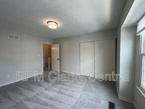 869 Charnwood Ln in Columbus, OH - Building Photo - Building Photo