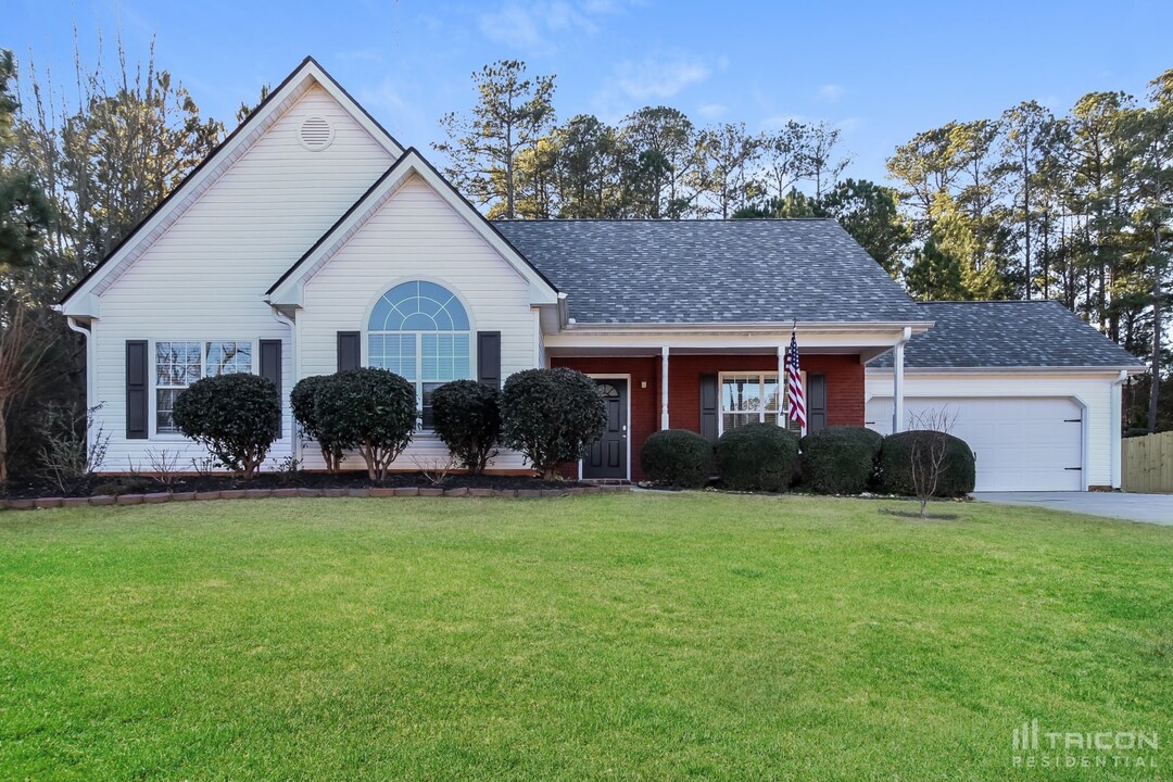209 Towler Dr in Loganville, GA - Building Photo