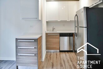 925 W Carmen Ave, Unit 6E in Chicago, IL - Foto de edificio - Building Photo