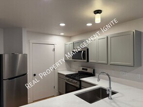 1972 NE Sams Loop in Bend, OR - Building Photo - Building Photo