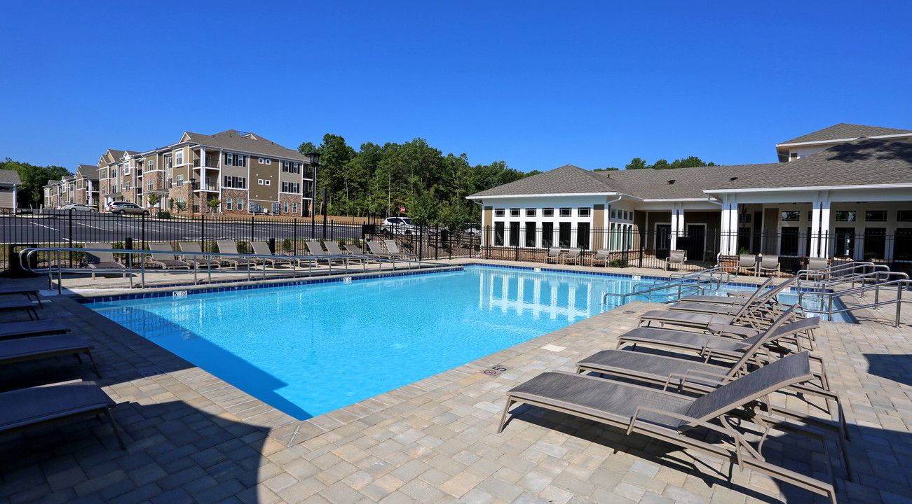 Stonegate at the Crossroads Apartments in Zion Crossroads, VA - Building Photo