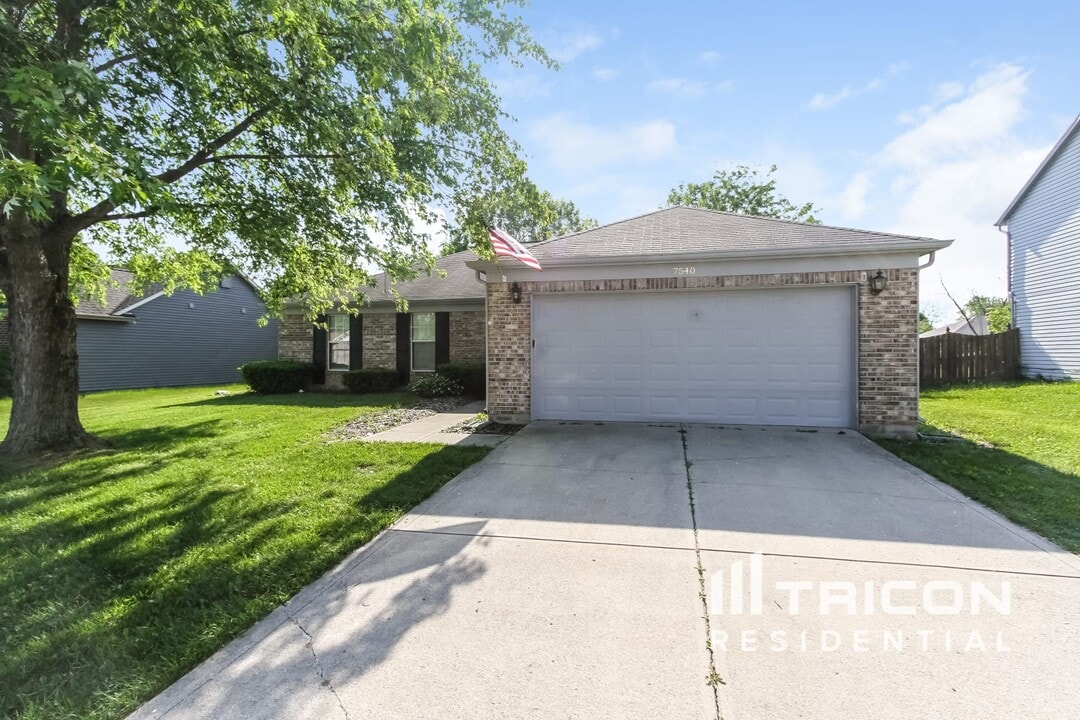 7540 Crickwood Ln in Indianapolis, IN - Building Photo