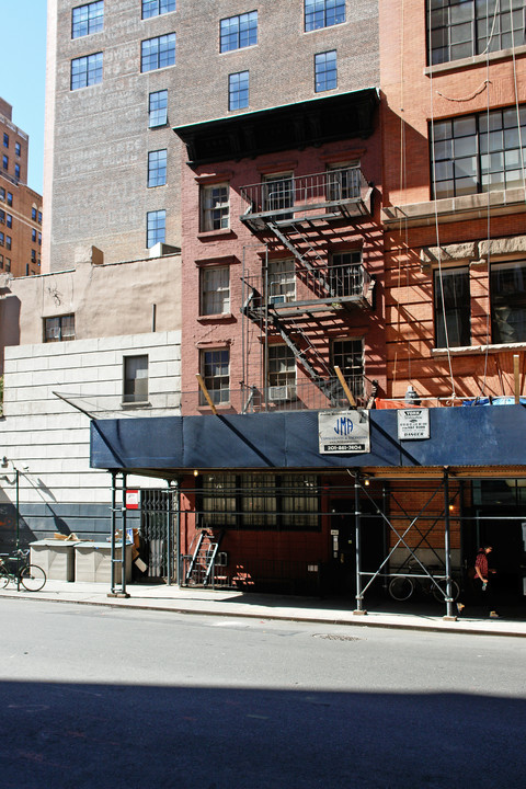 204 W 17th St in New York, NY - Building Photo