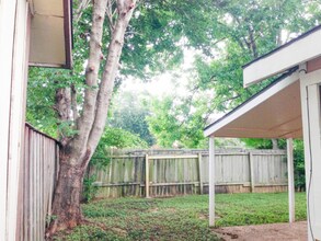 2803 Meadowgrass Ln in Houston, TX - Building Photo - Building Photo