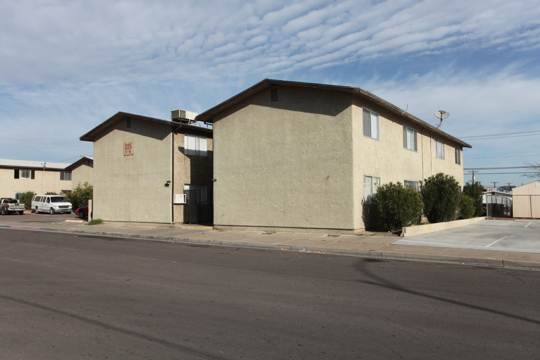 225 E Foster Ave in Henderson, NV - Building Photo