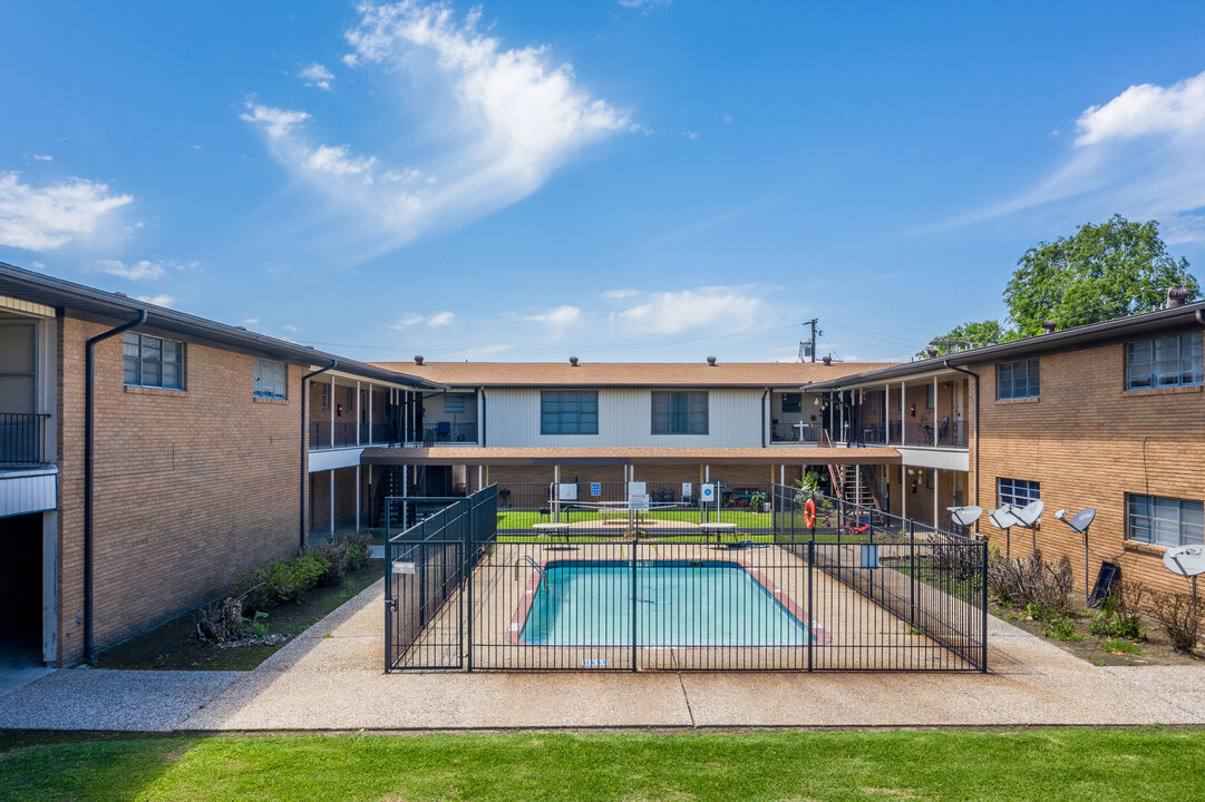 Tropicana Apartments in Groves, TX - Building Photo