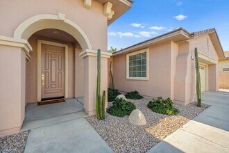 196 Via San Lucia in Rancho Mirage, CA - Building Photo - Building Photo