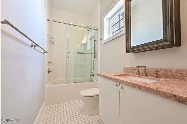 property at 433 5th St S