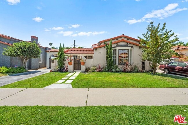 property at 3871 Roxton Ave