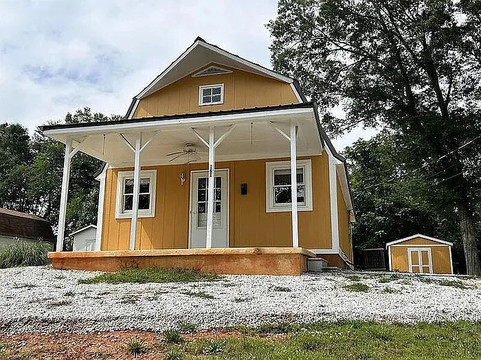 120 Perry Ln in Central, SC - Building Photo