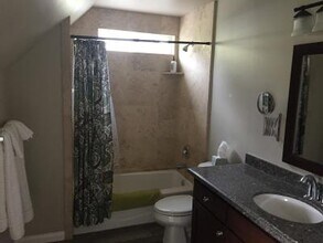32081 Anna Marie Ln, Unit 1 in Bonsall, CA - Foto de edificio - Building Photo