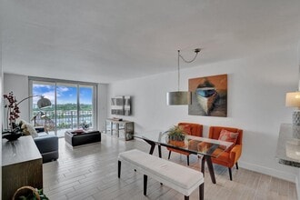 3581 S Ocean Blvd in South Palm Beach, FL - Building Photo - Building Photo