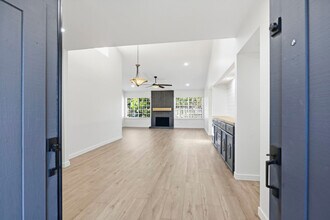 362 Via Los Arcos in San Marcos, CA - Building Photo - Building Photo